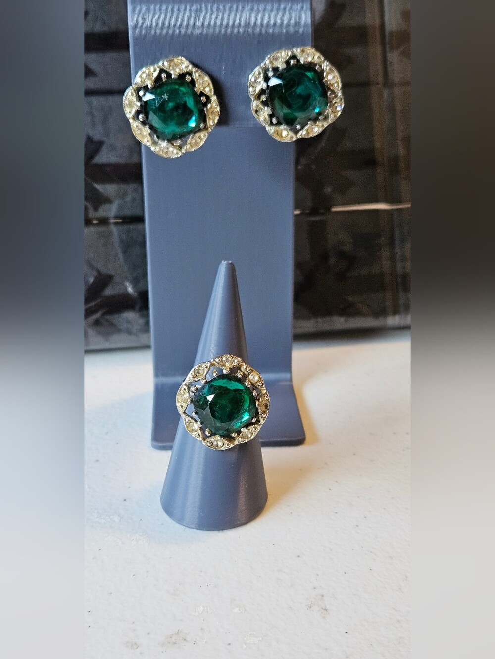 Sarah Coventry Deep Emerald Green and Silver "Kathleen" Cocktail Ring Set. - Picture 8 of 8